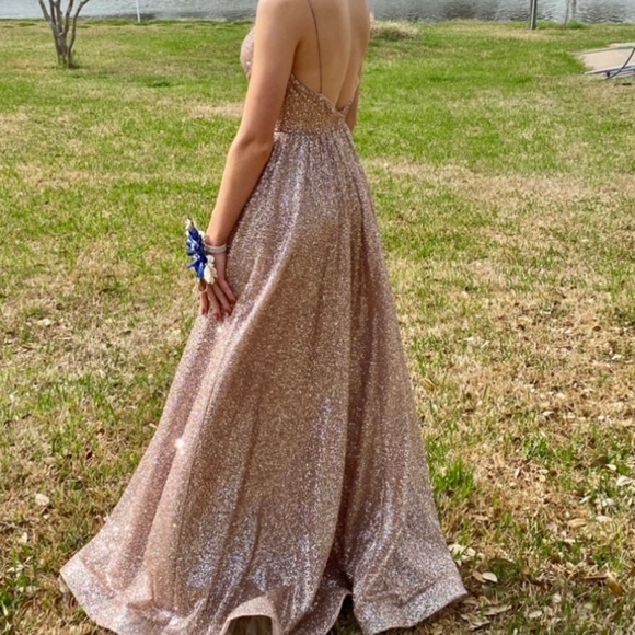 Cinderella Divine prom dress—Size 4 - Picture 4 of 9